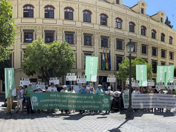 FSIE Andalucía protesta en Sevilla frente a la Delegación del Gobierno