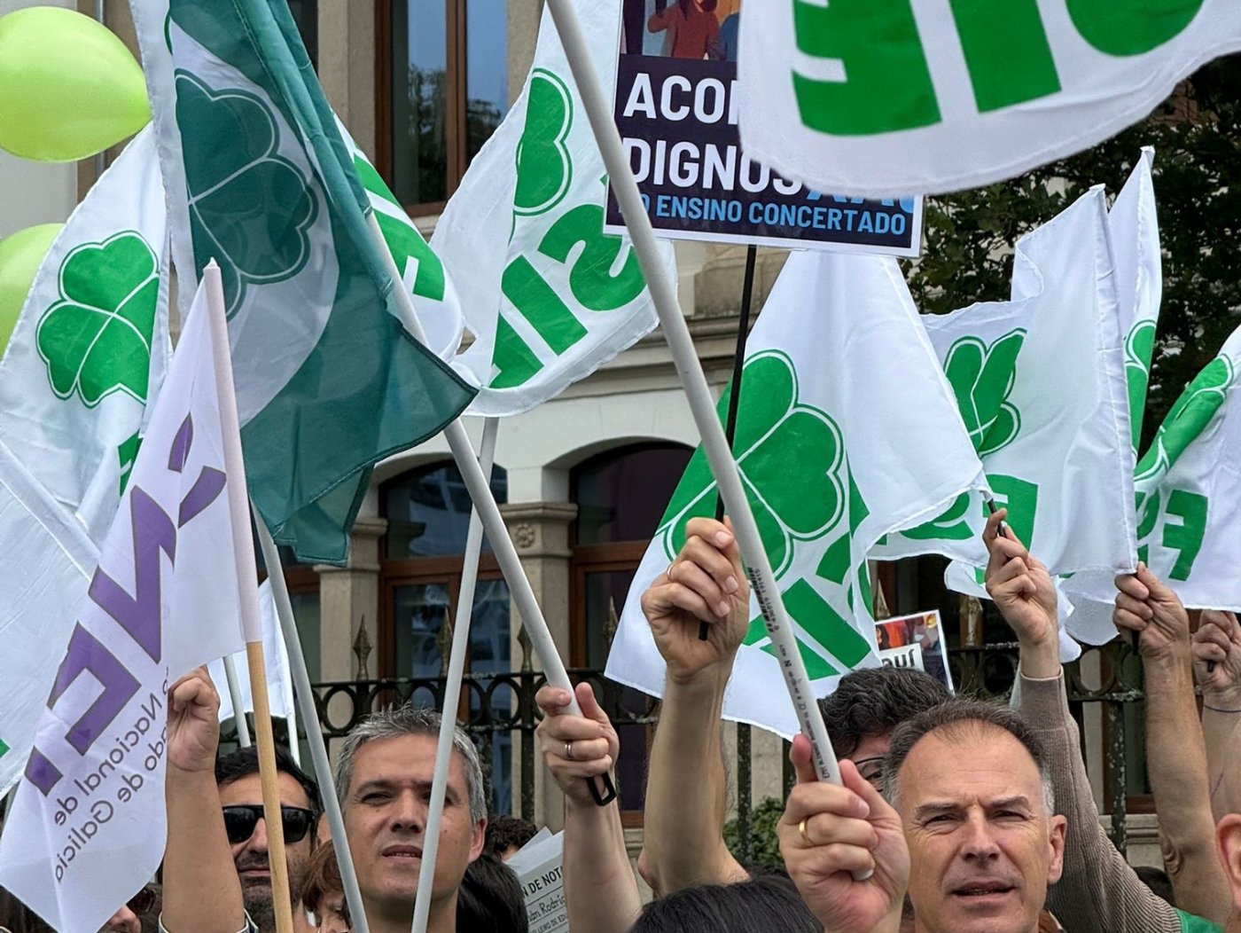 2025.06Jun.26 Protesta de FSIE Galicia y otros sindicatos frente a la Consejería de Educación por mejorar la enseñanza concertada 1