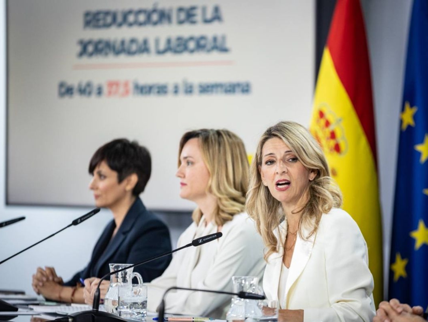El Consejo de Ministros aprueba una reducción de jornada 375 horas semanales