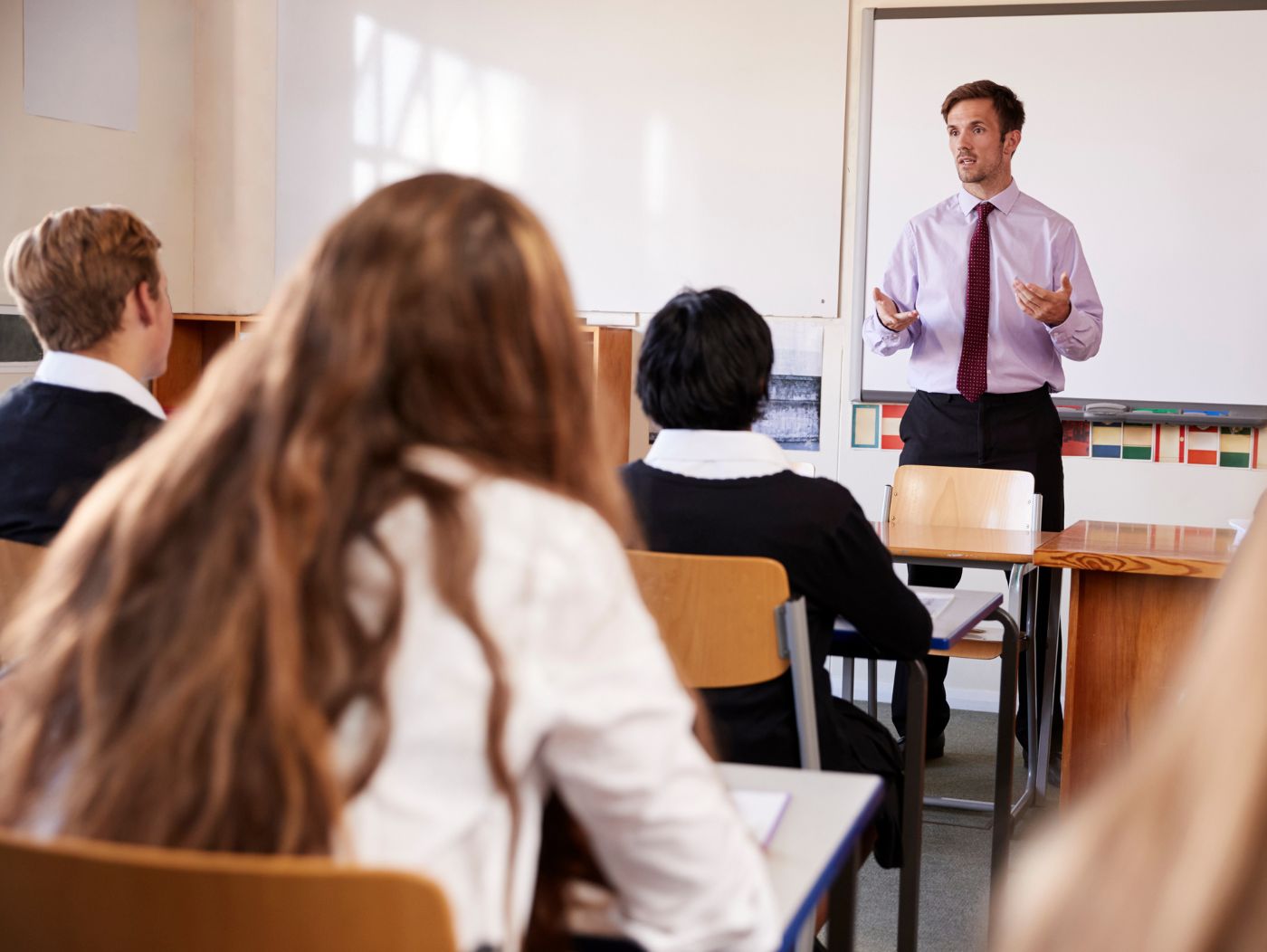 FSIE solicita a las patronales y administraciones públicas reducir la brecha salarial entre docentes